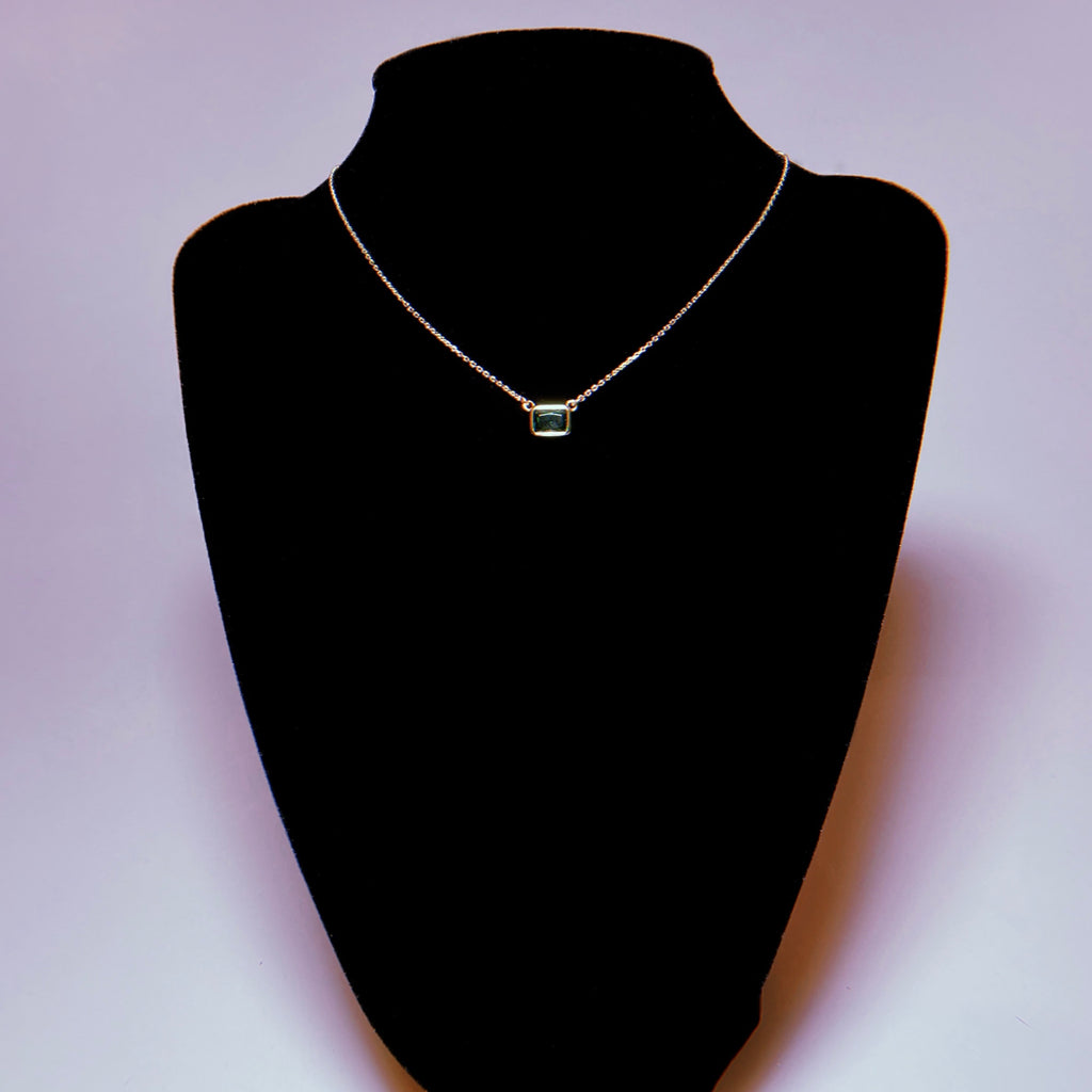 GREEN SOLITAIRE DAINTY NECKLACE